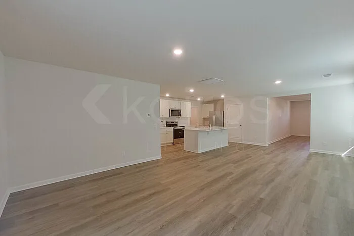 5 bed, 3.0 bath, 2361 sqft, $2,445 — Photo 3