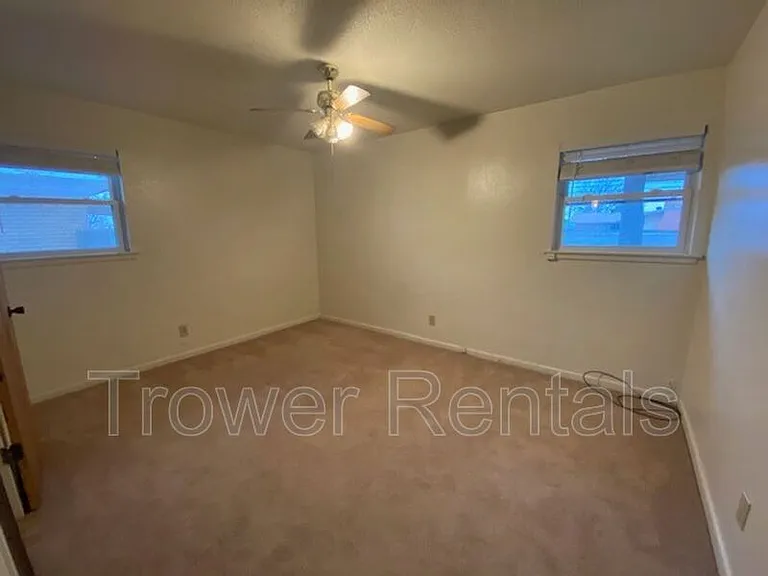 2620 Cambridge St — Photo 21