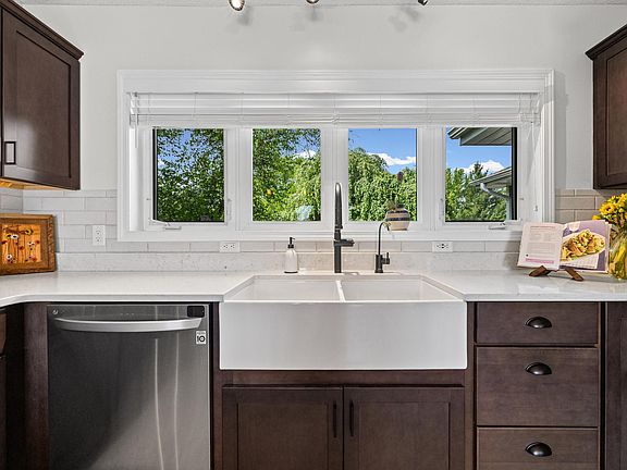 4th image of 15130 Dartmoor Ct