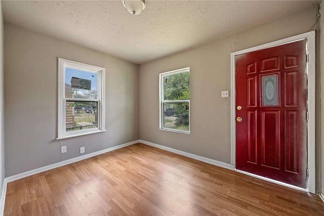 Building Photo - 4525 Ramona Dr