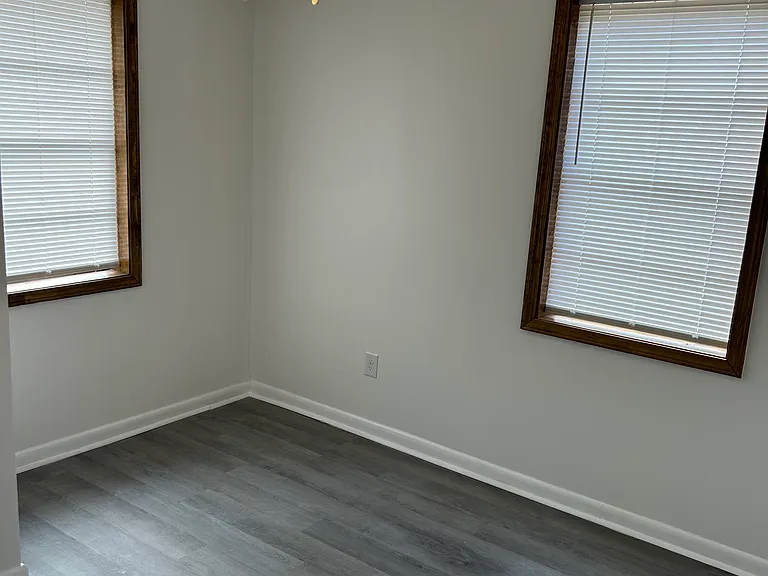 209 Carver St — Photo 16
