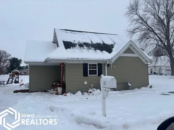 305 N Cooper St, Stronghurst, IL 61480