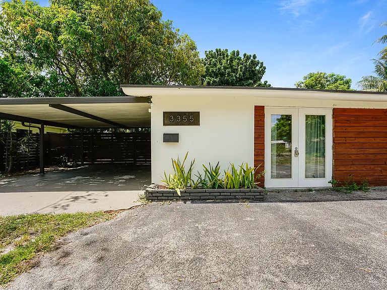 3355 SW 22nd St #1 — Photo 1