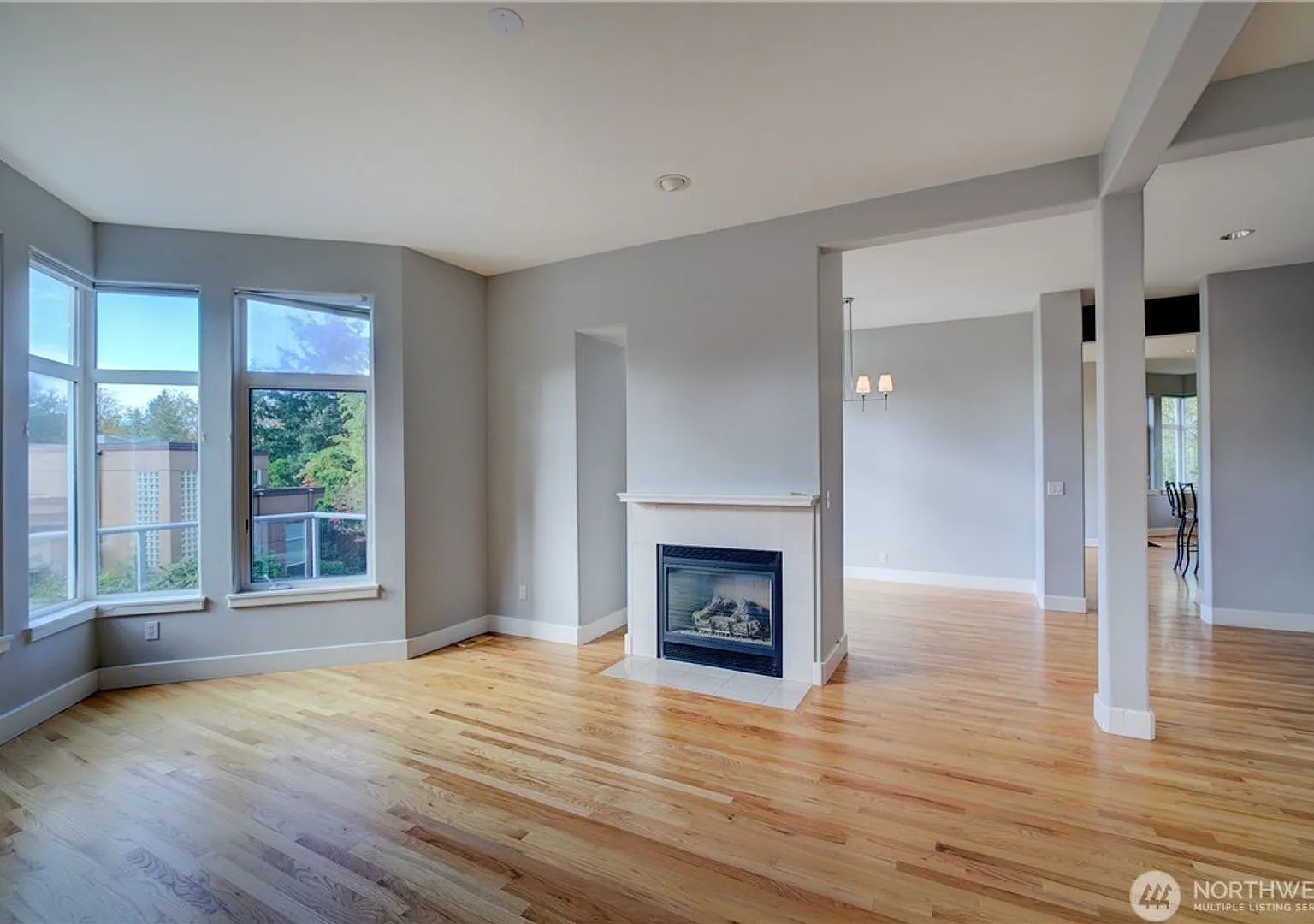 3bd/3.5ba Kirkland Home — Photo 4