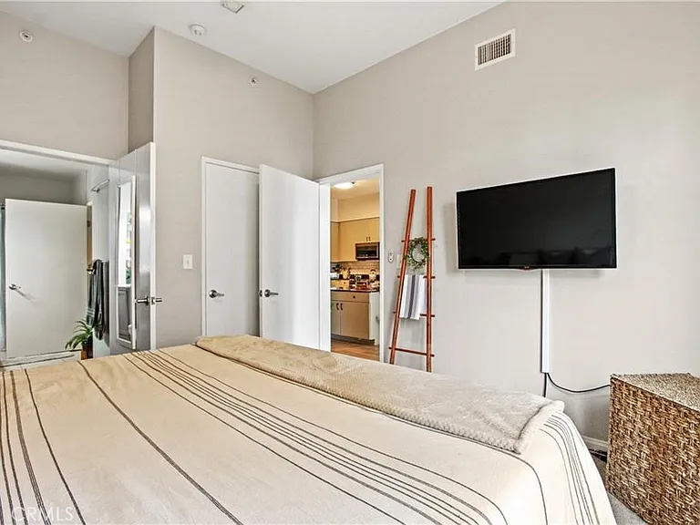 488 E Ocean Blvd #404 — Photo 10