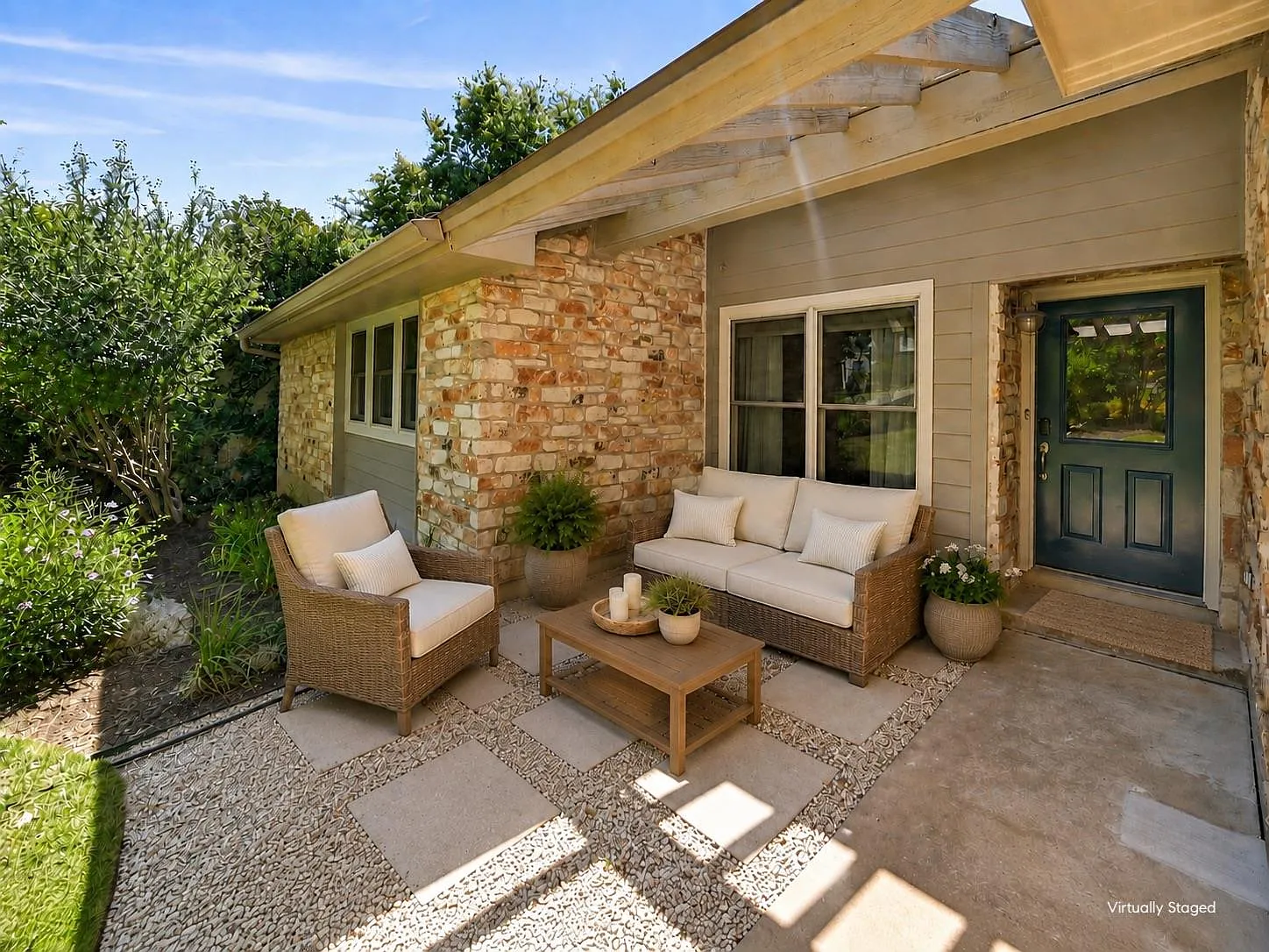 4 bed, 2.0 bath, 1837 sqft, $5,750 — Photo 2