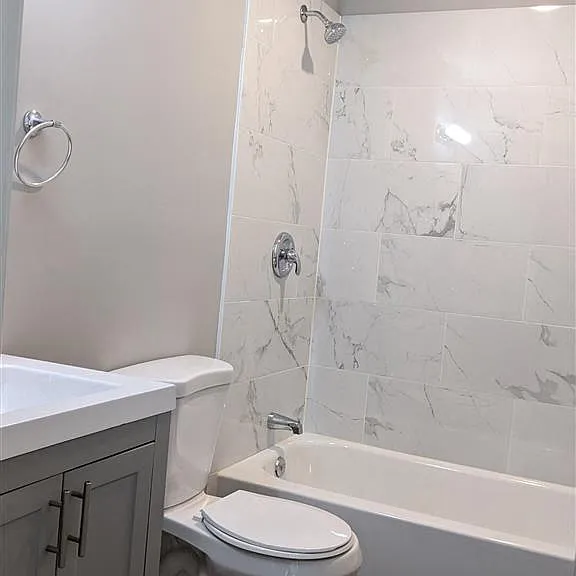 Woodlark Apartments — Photo 12