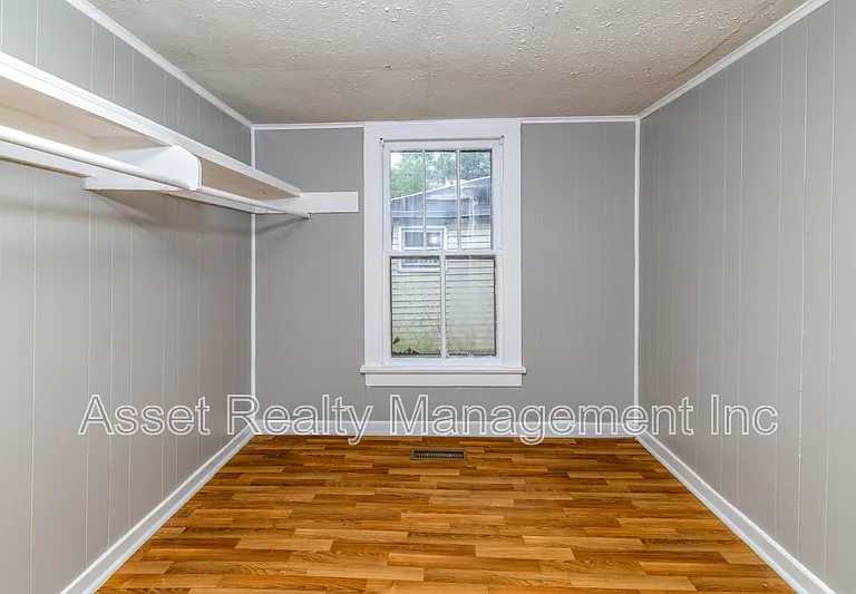 2608 Piedmont St — Photo 3