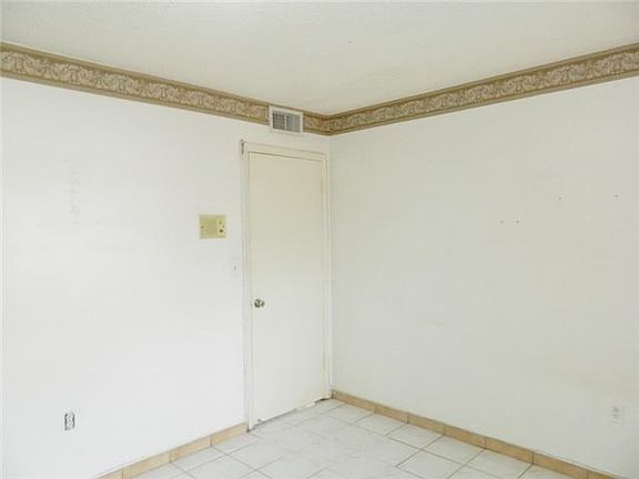 5th image of 1950 W 54th St APT 211