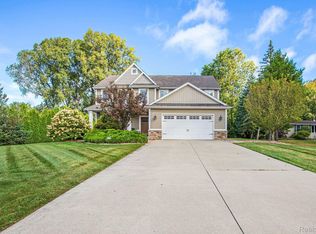 1806 Grace Ave, Rochester Hills, MI 48309