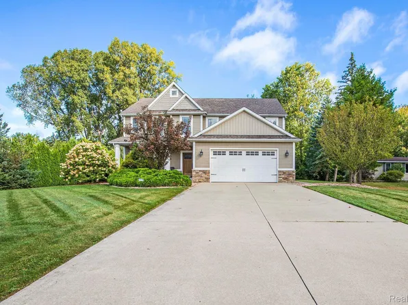 1806 Grace Ave, Rochester Hills, MI 48309