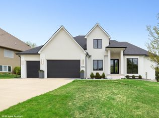 1176 Tulip Tree Ln, West Des Moines, IA 50266