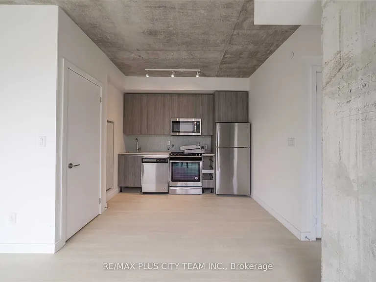 246 Logan Ave #309 — Photo 7