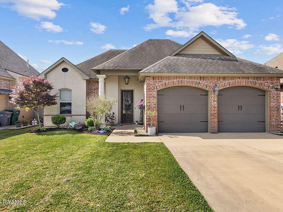 1st image of 104 Hemlock Dr