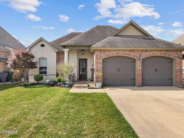 104 Hemlock Dr, Youngsville, LA 70592
