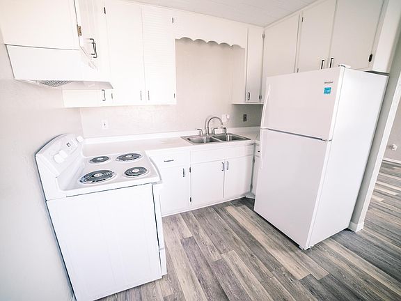 3rd image of 1555 Willis Ave #8