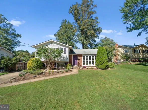 7456 Madeira Pl, Annandale, VA 22003