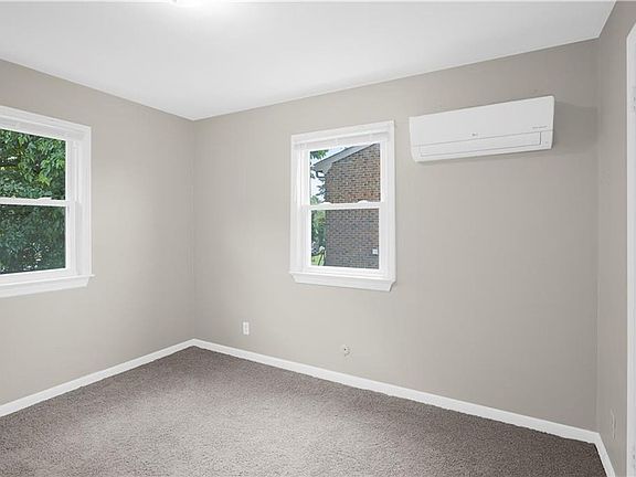 2nd image of 9522 Mason Creek Rd