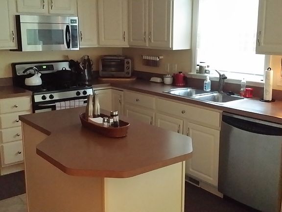 Kitchen / island