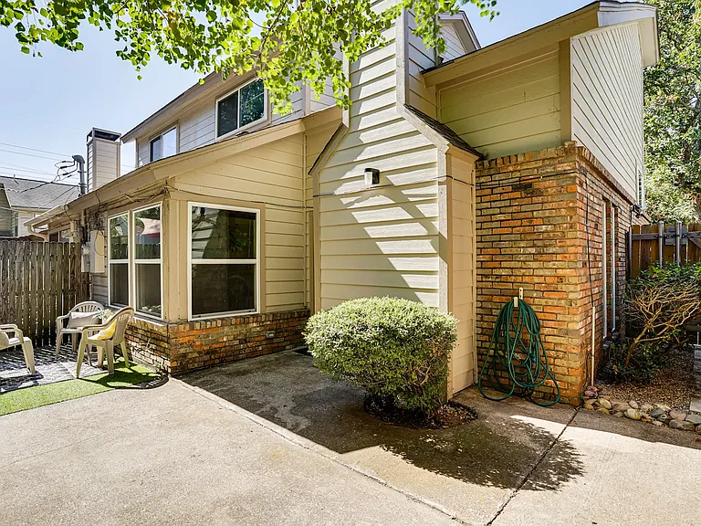 1441 Palmnold Cir W — Photo 19