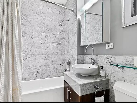 5th image of 82 Beaver St APT 1102