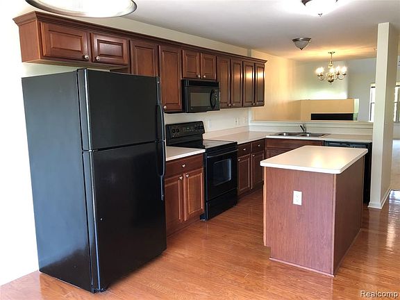 5th image of 39605 Springwater Dr #92