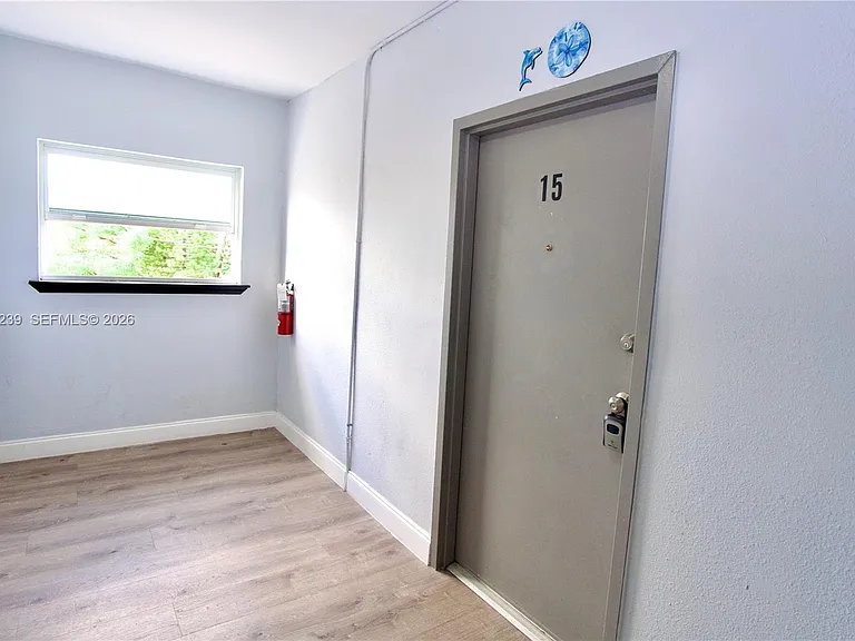 1142 SW 4th St #15 — Photo 19