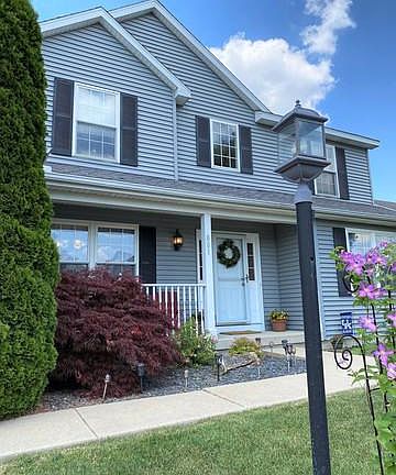 2nd image of 801 Chickory Dr
