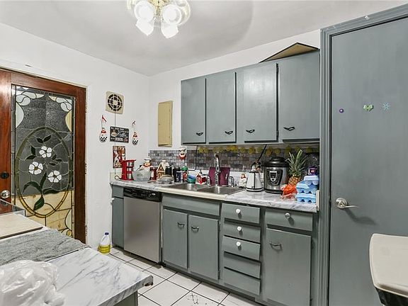 3rd image of 310 Coral Ave