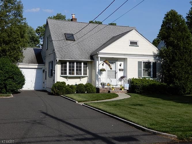 2nd image of 12 Algonquin Dr