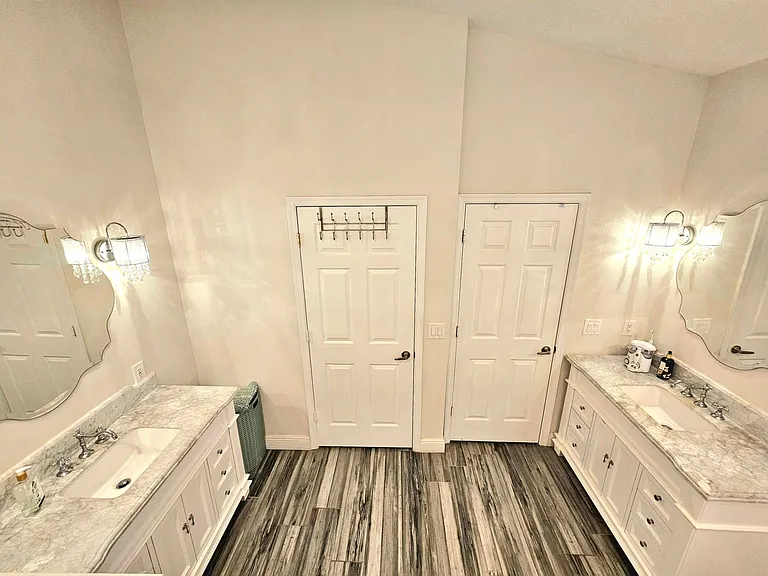 9825 Mantova Dr — Photo 18
