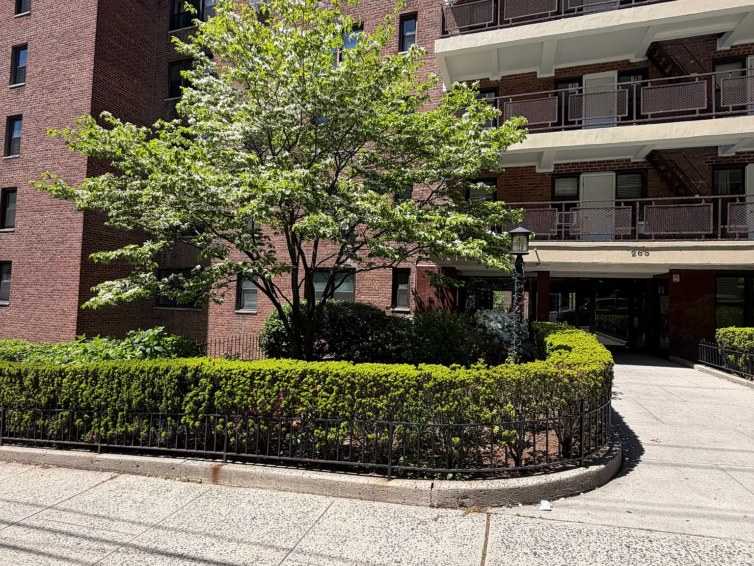 265 North Broadway — Photo 1