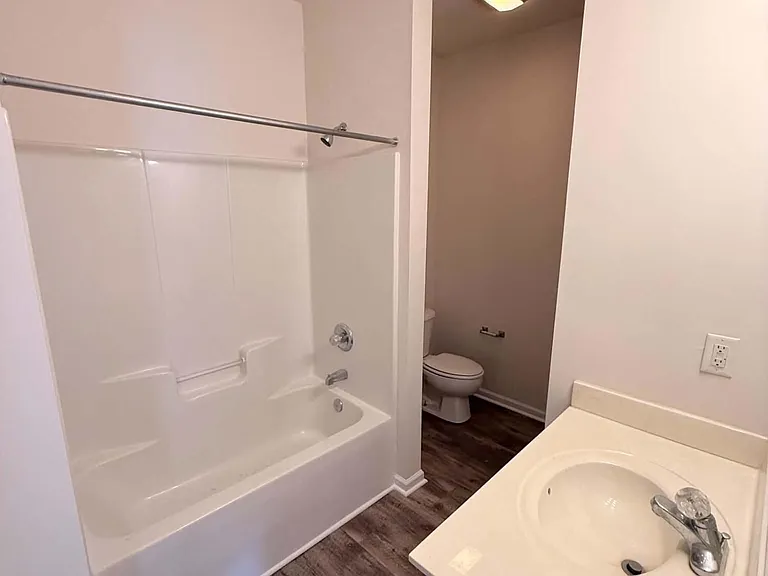1111 Turtle Creek Rd #E — Photo 10