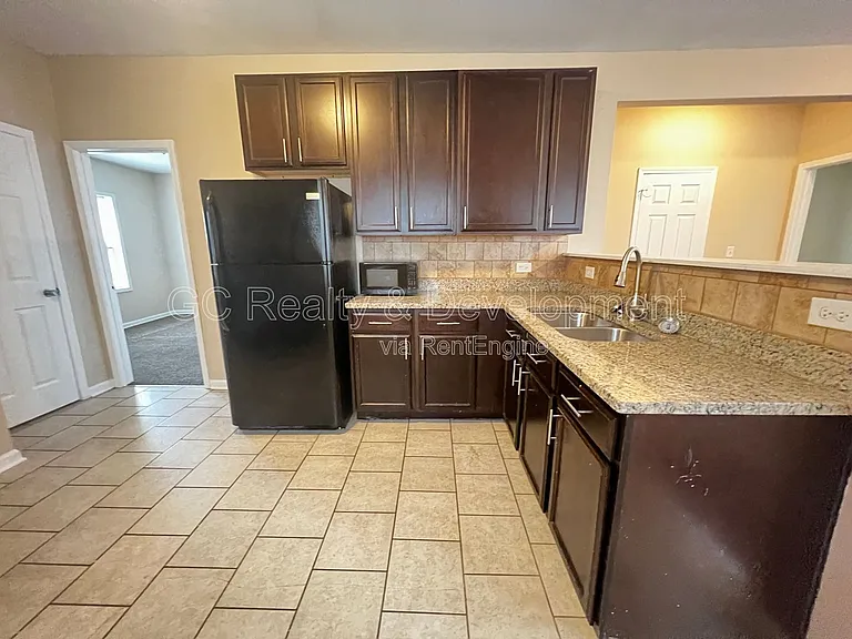 9016 S Justine St #1 — Photo 8