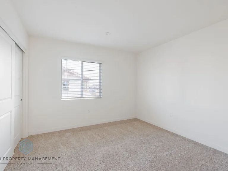 16040 Olivas Ln — Photo 8