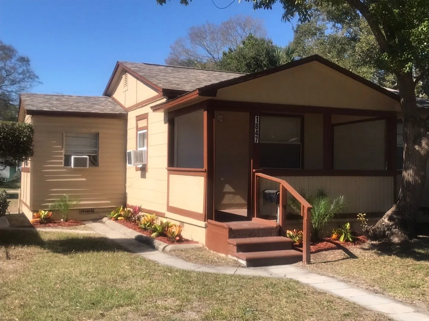 Price Reduced - Beautifully Renovated 3-Bedroom Home For Rent In St. Petersburg — Photo 2
