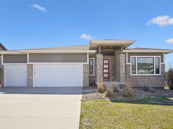 310 Abigail Ln, Waukee, IA 50263