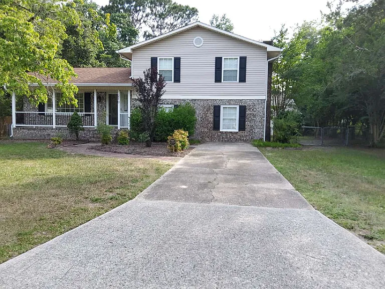 210 Spartan Rd — Photo 2