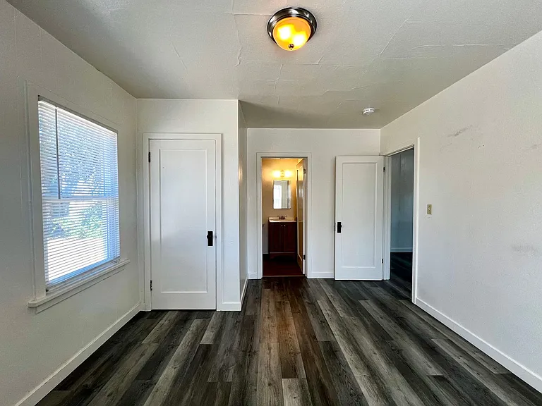 102 N 3rd Ave — Photo 8