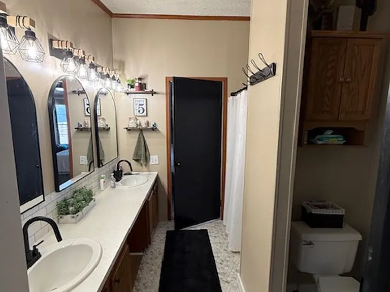 176 Old Fountain Rd — Photo 15