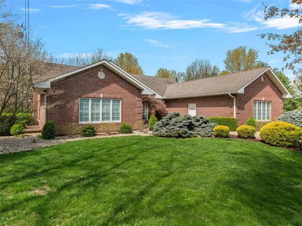 324 Beechwood Dr, Taylorville, IL 62568