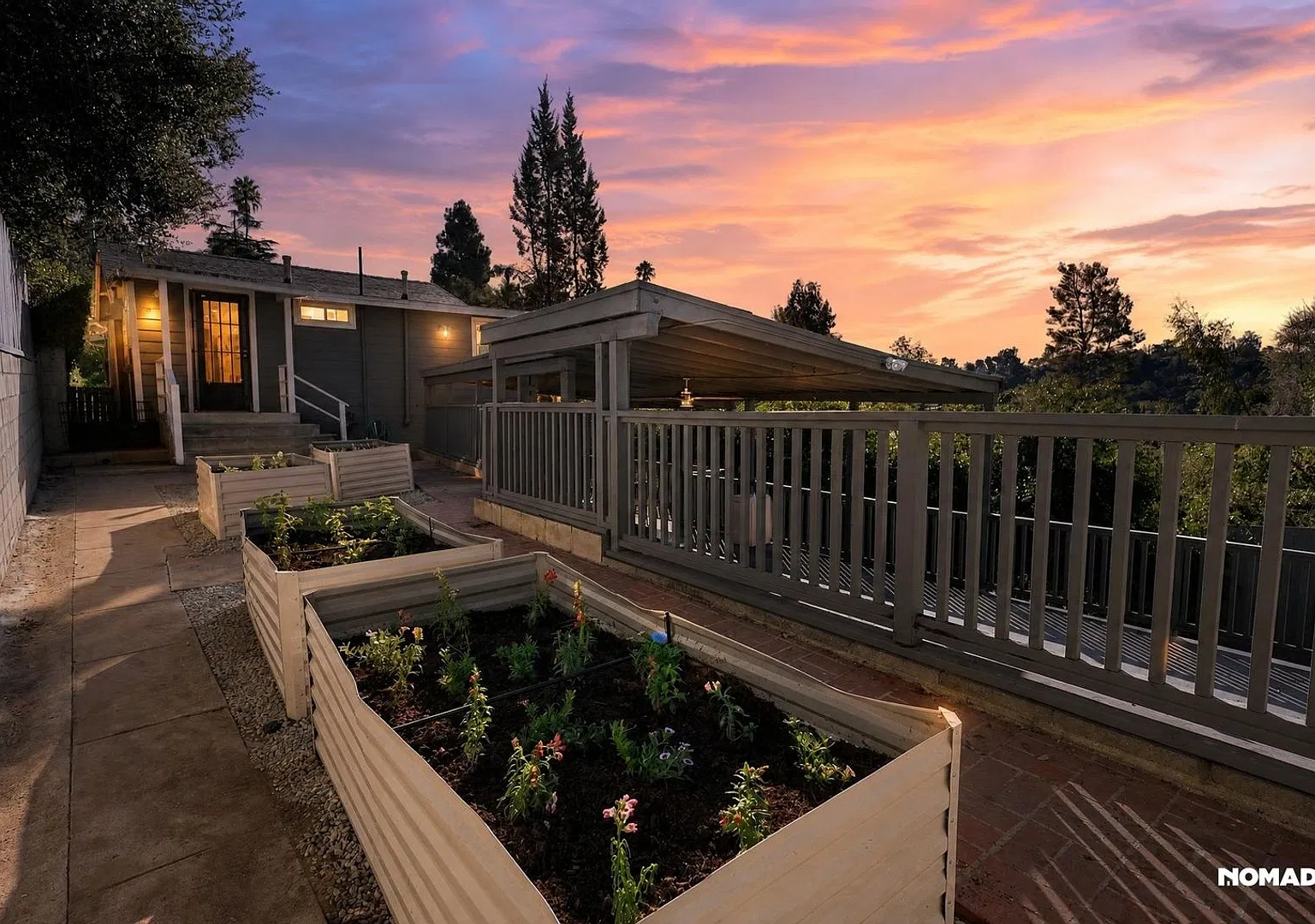 Charming 2BR House in Los Angeles — Photo 4