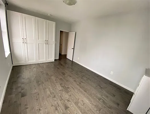 Sold by Dom Realty | media 11