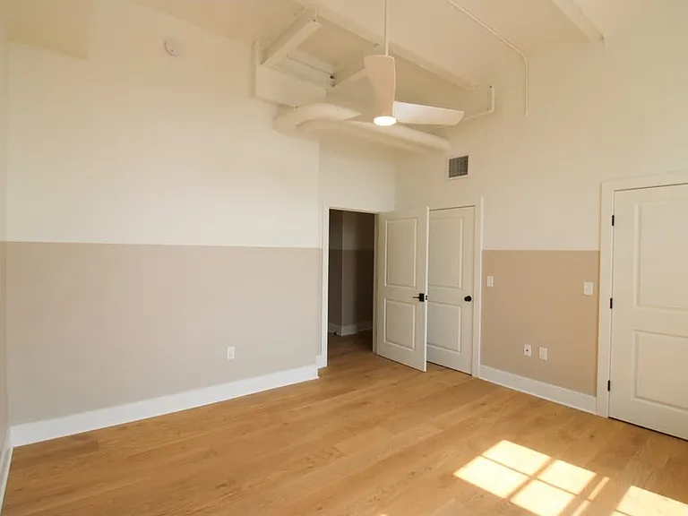 30 W Broad St #208 — Photo 3