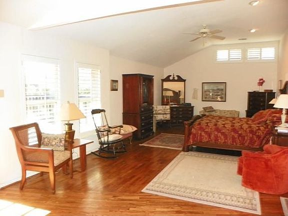 2nd image of 2107 White Cliff Ln