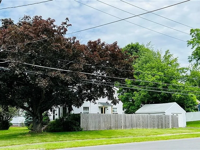 202 Elm St — Photo 16