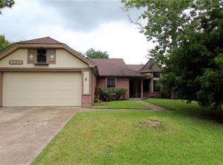 1035 Saint John Dr, Pearland, TX 77584
