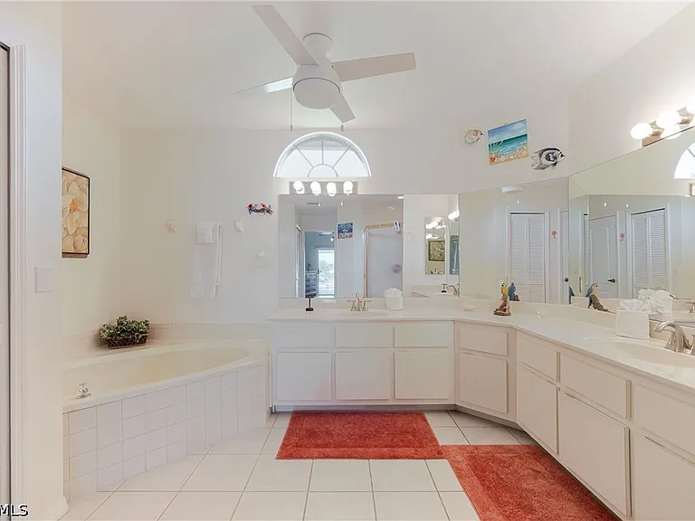 105 SW 39th Pl — Photo 15