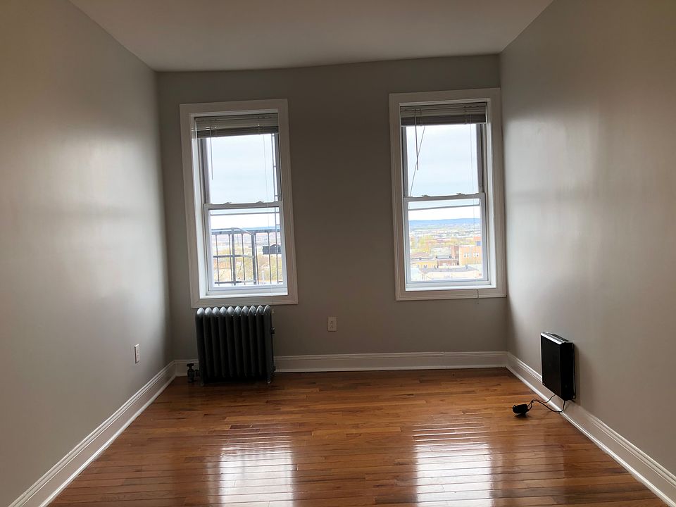 2nd image of 3719 Kennedy Blvd #42E