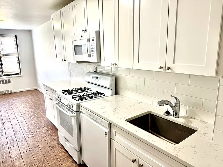 46 Davis Ave #2G — Photo 5